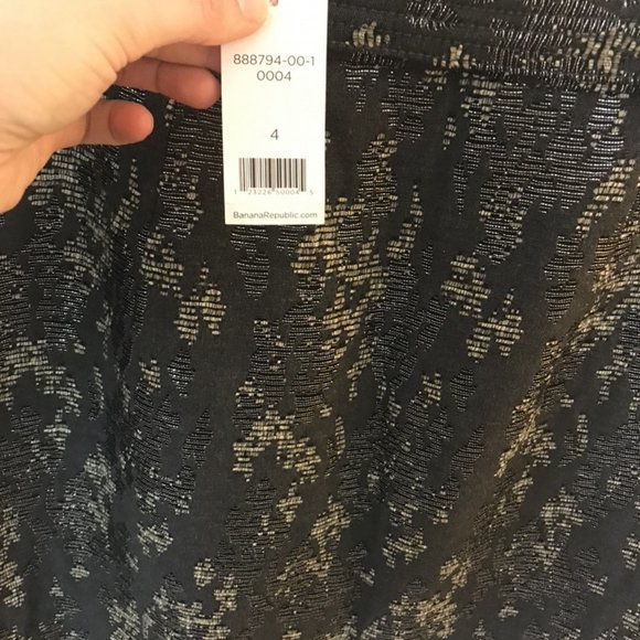 Banana Republic pencil skirt (NWT, size 4) - Picture 9 of 11